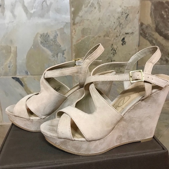 mti design Shoes - EUC Suede tan wedges Sz. 7 Beautiful shoes!